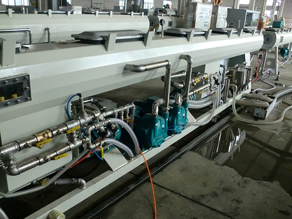 PE大口径燃气供水保温管生产线