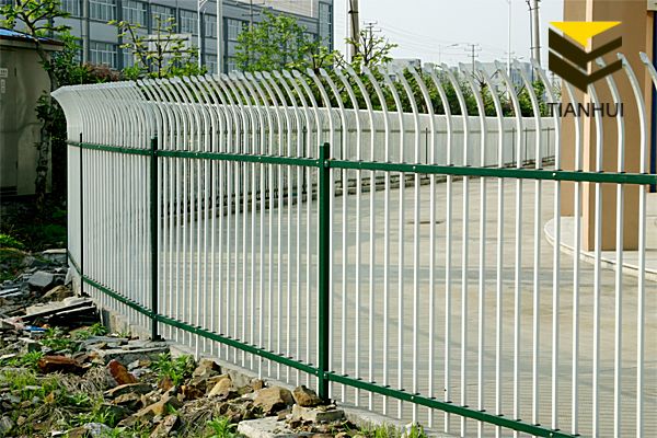 鄂尔多斯市的单项弯头铁艺护栏生产厂家，康盛网围栏厂，