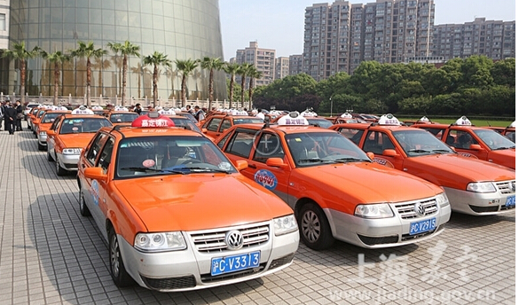 代理发布上海市郊区出租车后窗条幅广告*
