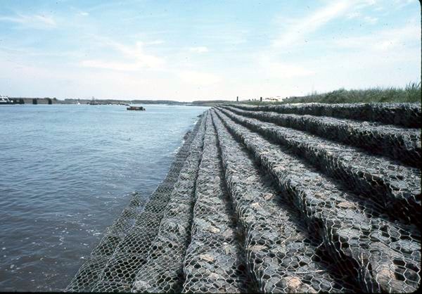 厂家直销防洪用石笼网、河堤用镀锌石笼网价格