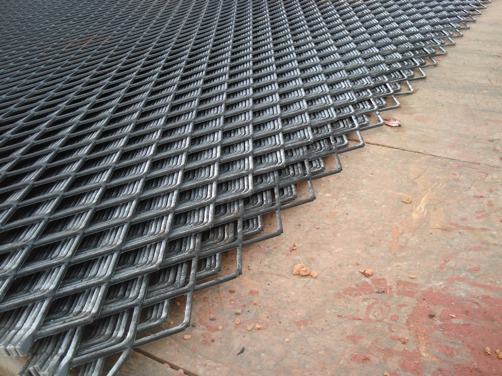 重型钢板网-防滑钢板网-安平天创丝网