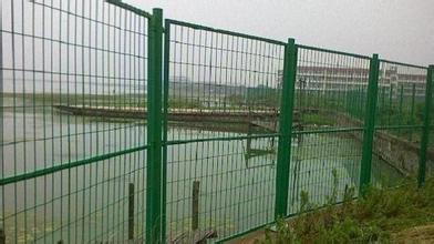 大量供应1.8-3米水库围栏隔离网30米荷兰网护栏厂家