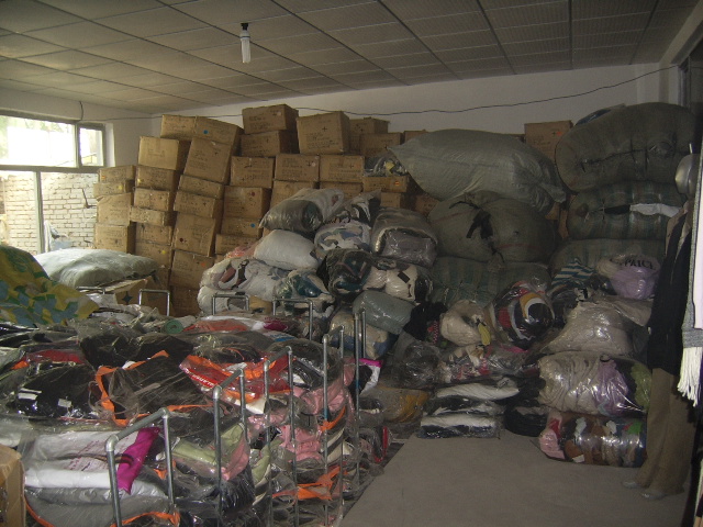 上海服装回收,上海库存服装回收,回收库存童装,回收外贸服装