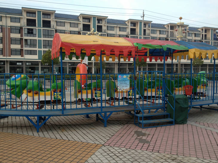 武汉好玩的儿童游乐设备青虫滑车