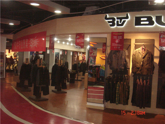 潍坊服装展柜商业空间设计