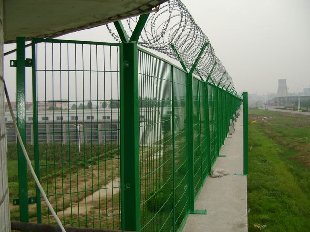 生产优质的刀片刺网 监狱防护网 机场围墙网