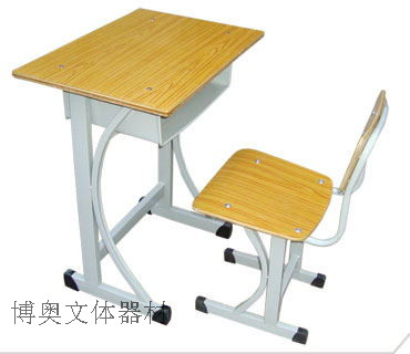 K12型月牙固定课桌椅、桌子底脚、立柱使用25*50*1.2方管，