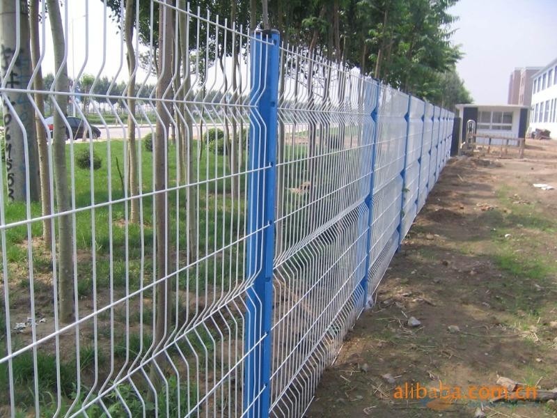 贵州专业批发 双边丝高速公路护栏网 铁路隔离护栏网