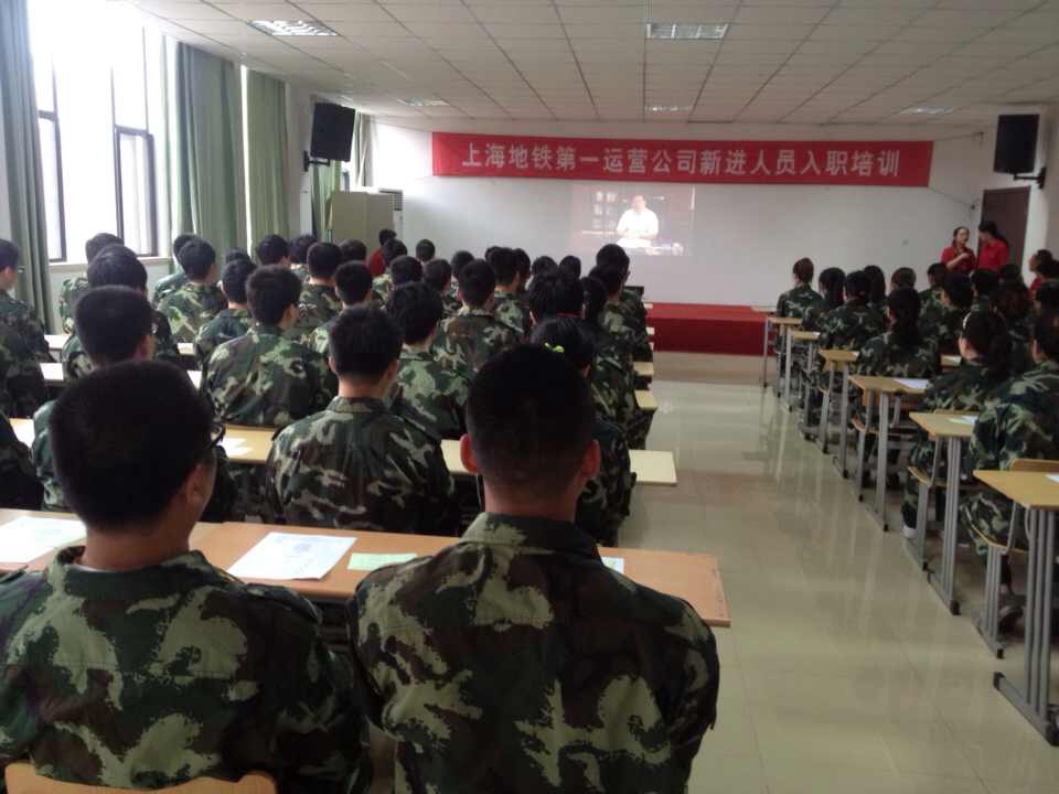 上海企业军训丨拓展培训丨培训基地丨新员工军训培训