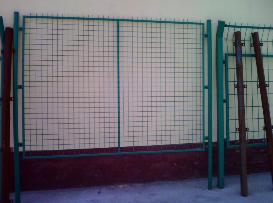 昊腾镀锌护栏板 波形护栏批发锌钢喷塑防撞道路护栏板配件护栏网厂家