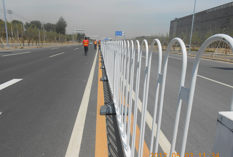 交通安全护栏道路护栏交通隔离栅道路机非护栏