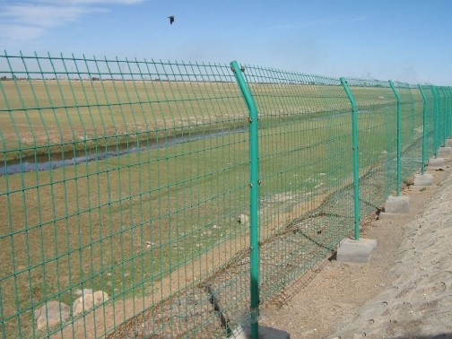 坡地护栏网、山地护栏网、铁丝网护栏