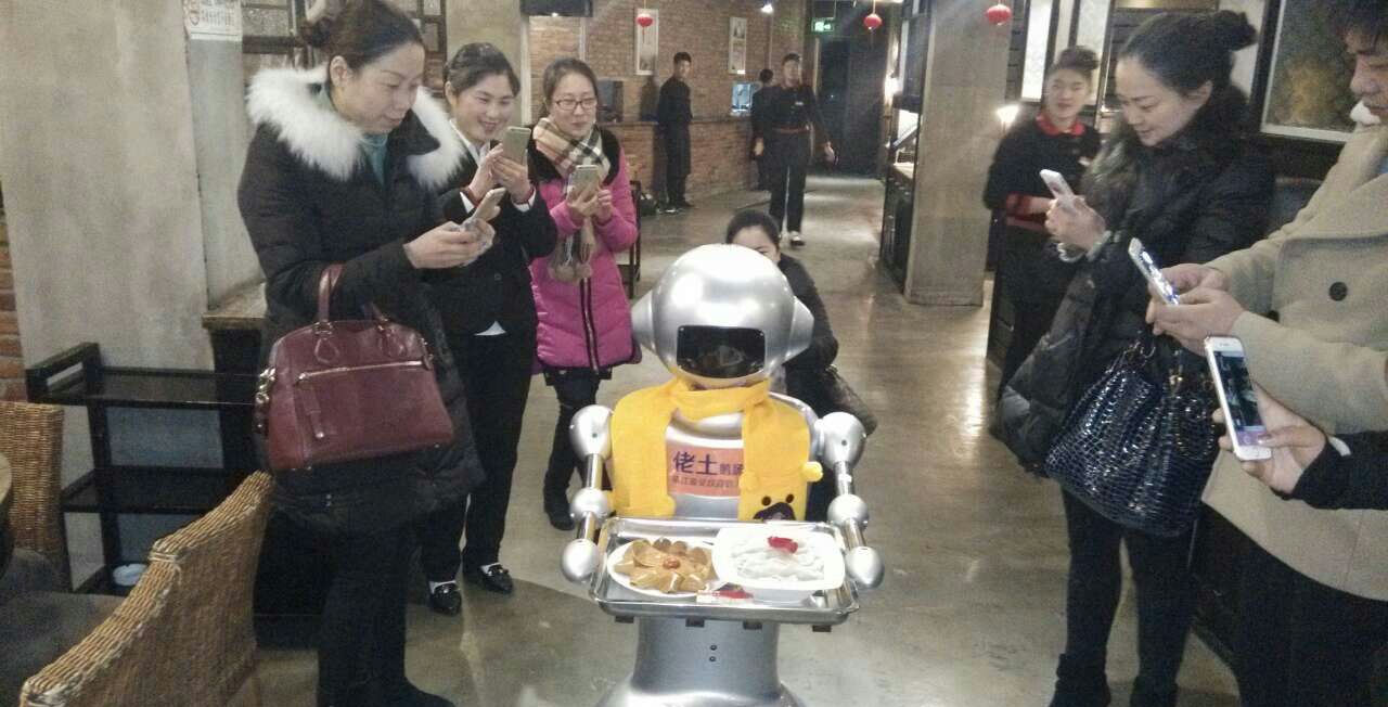 餐饮机器人打造酒店餐厅智能化