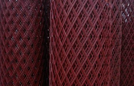 供应驰铄公路护栏喷漆钢板网