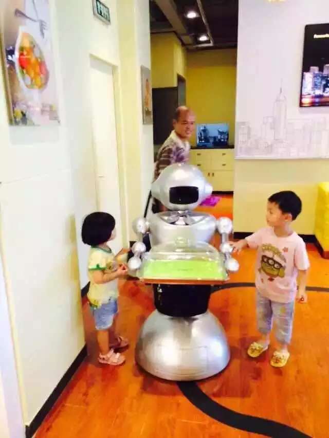 送餐机器人可以买到 送餐机器人厂家