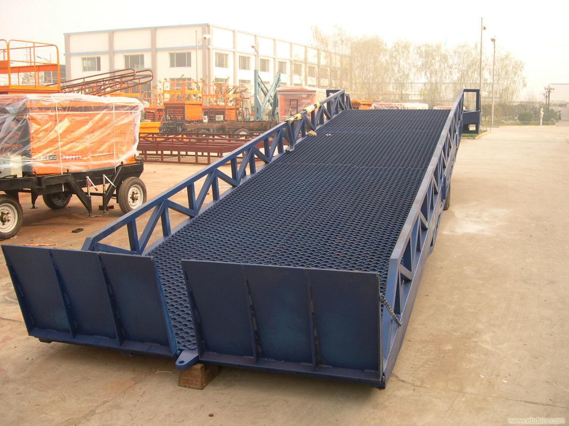 厂家定制大吨位移动叉车装柜平台移动式装卸平台移动登车桥