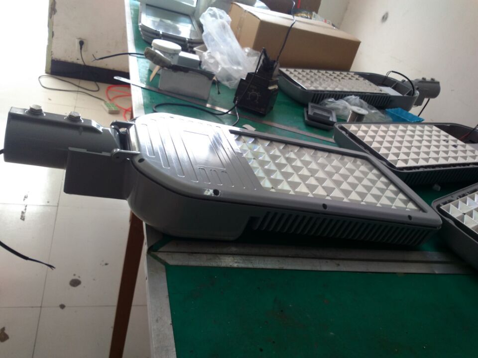 供应ZD005防水防尘防腐LED路灯 120WLED路灯