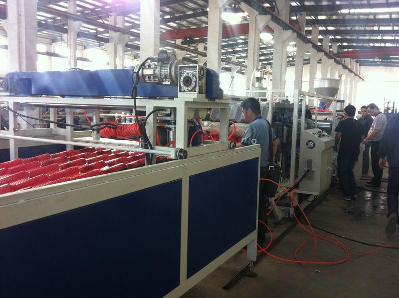 张家港塑料PVC隔热瓦设备机器生产线