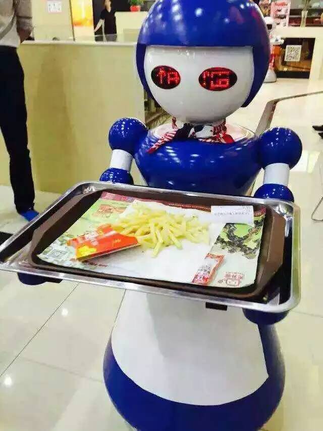 “漂亮爸爸”机器人餐厅亮相园区