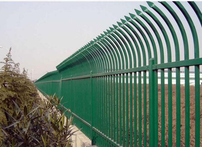 带弯头的锌钢栏杆网，工厂围墙栏杆网