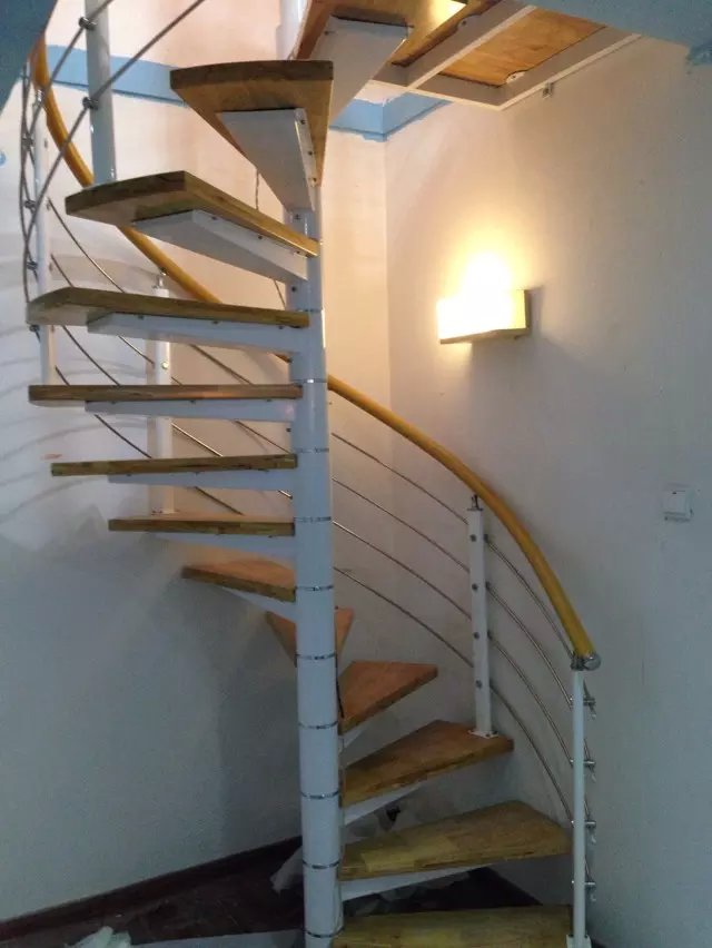 家用楼梯，复式楼梯，省空间楼梯，钢木楼梯