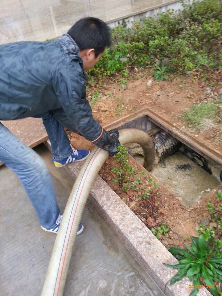 青岛李村清理化粪池、抽化粪池、清洗管道抽粪