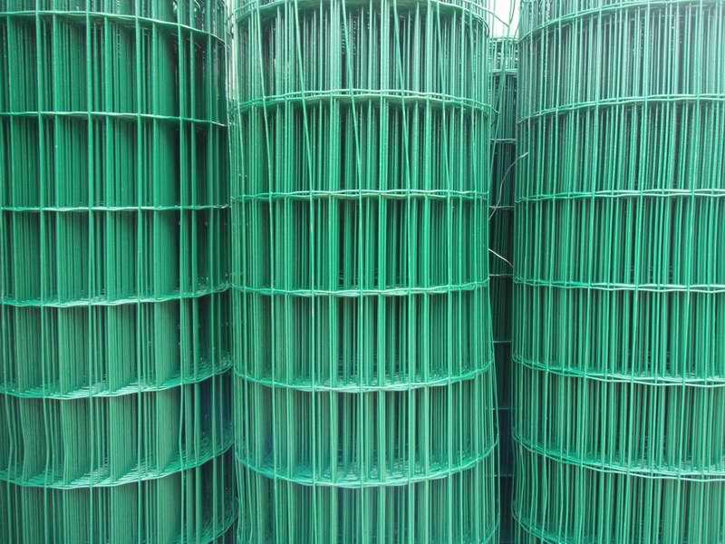 荷兰网电焊网护栏网 燕尾柱配件绿色铁丝网济宁经销商