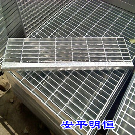 长期供应各种规格型号热镀锌钢格板，格栅板，踏步板，沟盖