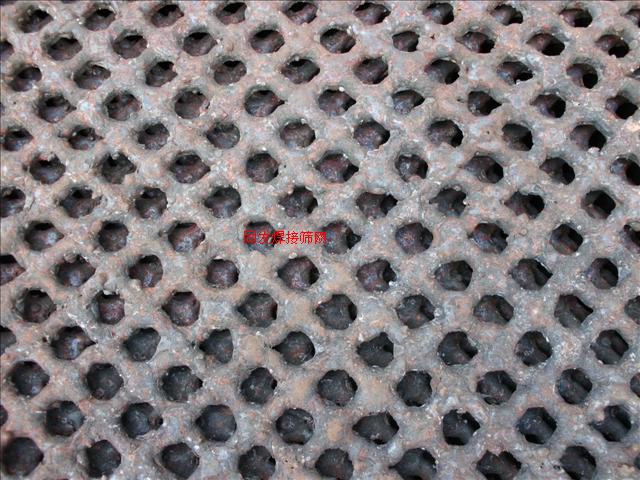 同发网业专业制造锰钢焊接筛网，矿山振动筛网