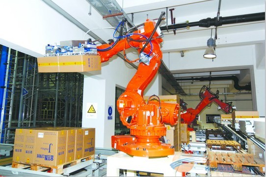 贵州啤酒饮料搬运码垛机械手有卖，贵州自动化集成机器人