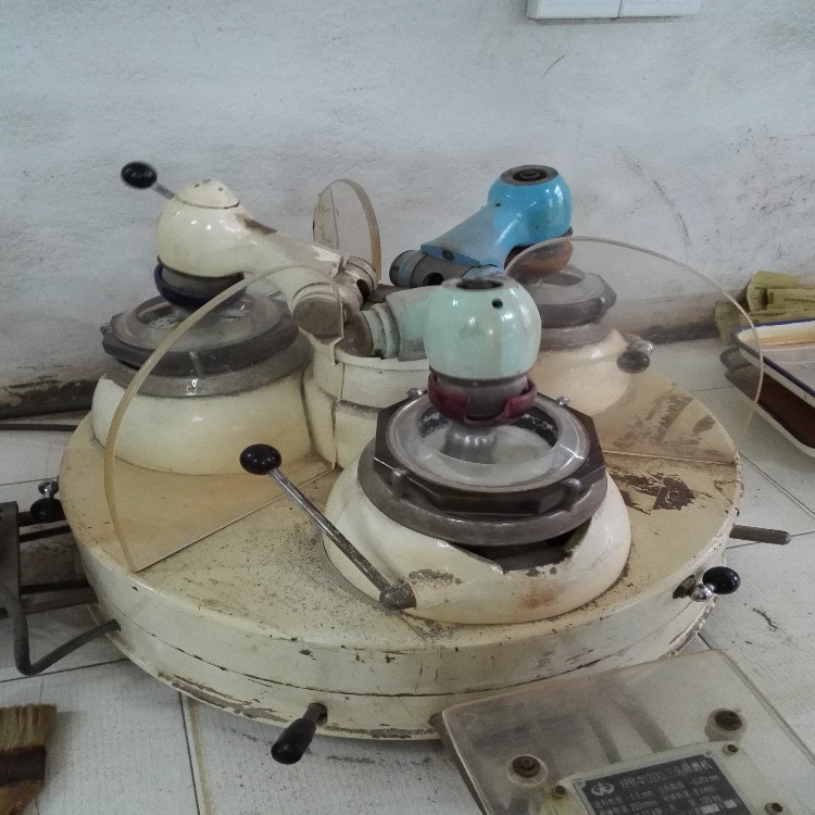 江西龙达厂家直销球磨机、选矿实验设备三头研磨机