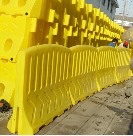 滚塑水马围栏批发、滚塑围栏水马规格尺寸、塑料水马围栏生产厂家、滚塑水马围栏使用说明