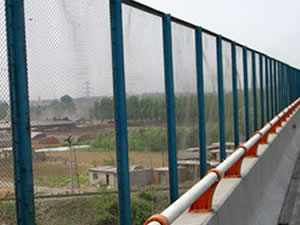 桥梁防抛网安装 浸塑桥梁护栏网 防落物防护网