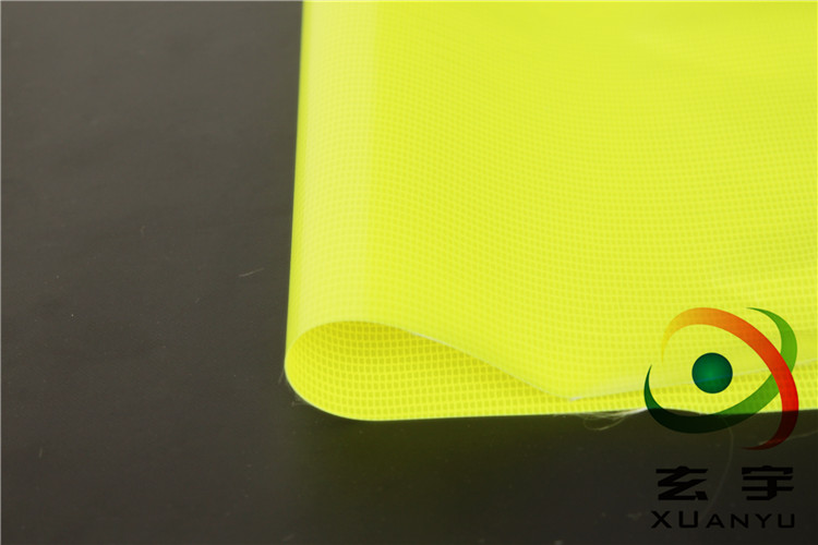 供应优质PVC广告防雨防晒遮阳伞夹网布箱包面料