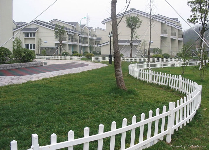 PVC草坪护栏|PVC草坪围栏|PVC草坪围挡|安平县PVC塑钢护栏厂
