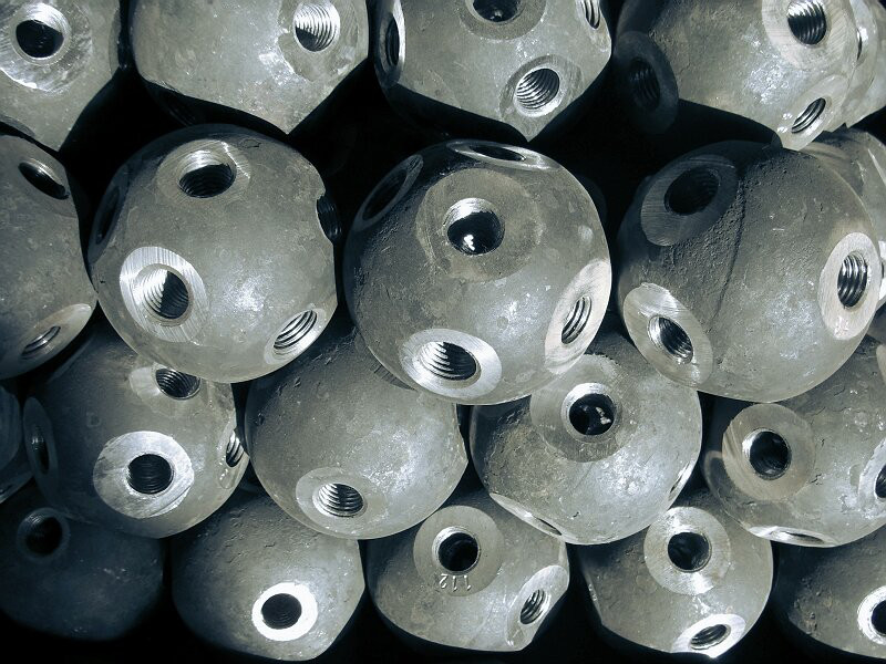 金基钢结构工程提供的网架螺栓球好不好——昌邑网架螺栓球