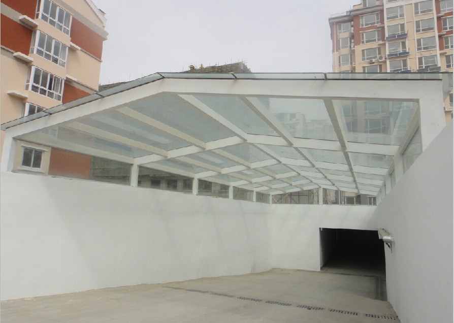 地下车库阳光罩棚设计 山东地下停车场出入口玻璃罩棚费用