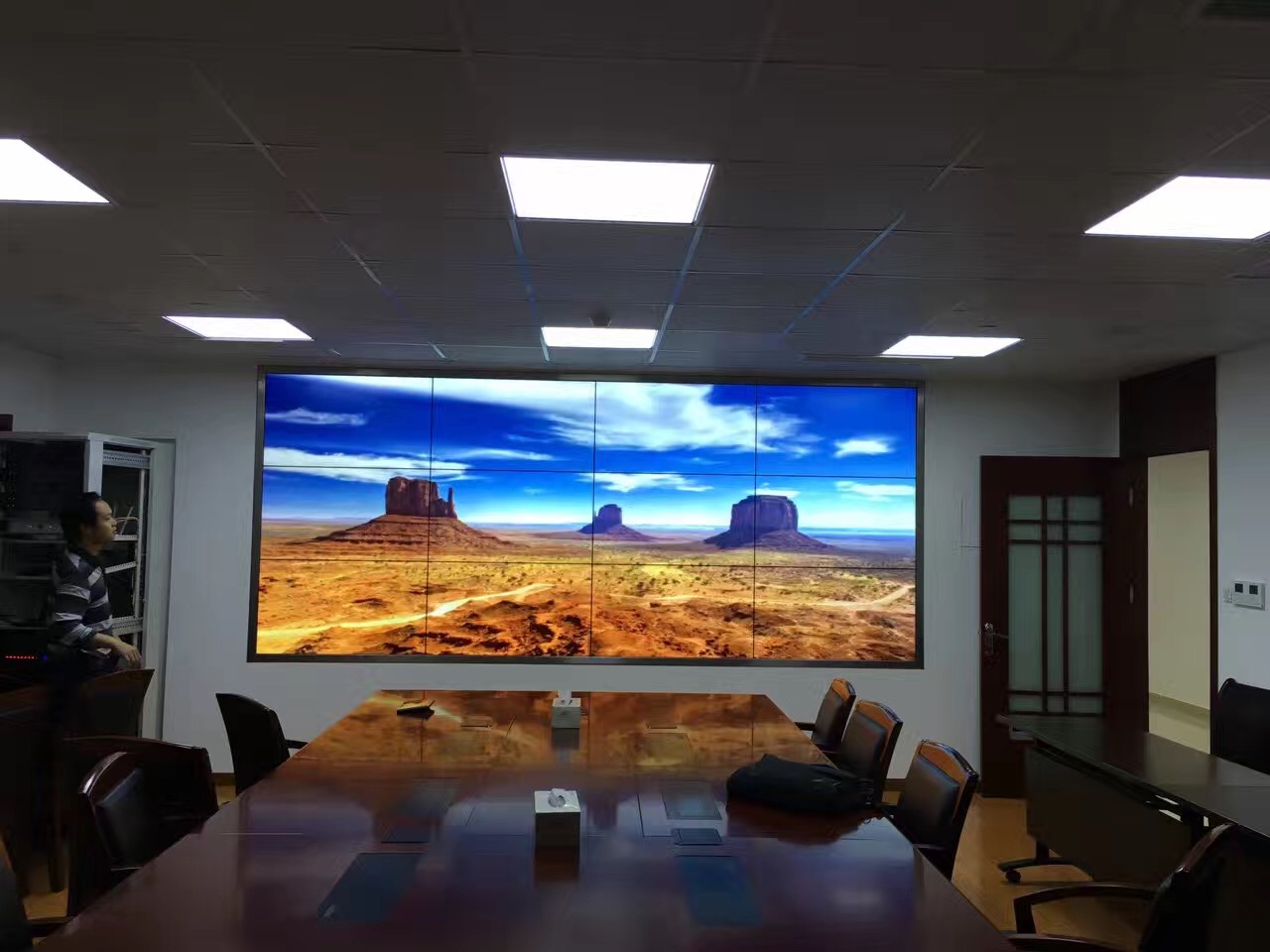 LG55寸0.88mm3X3液晶拼接屏电视墙厂家成都LED全彩显示屏安装