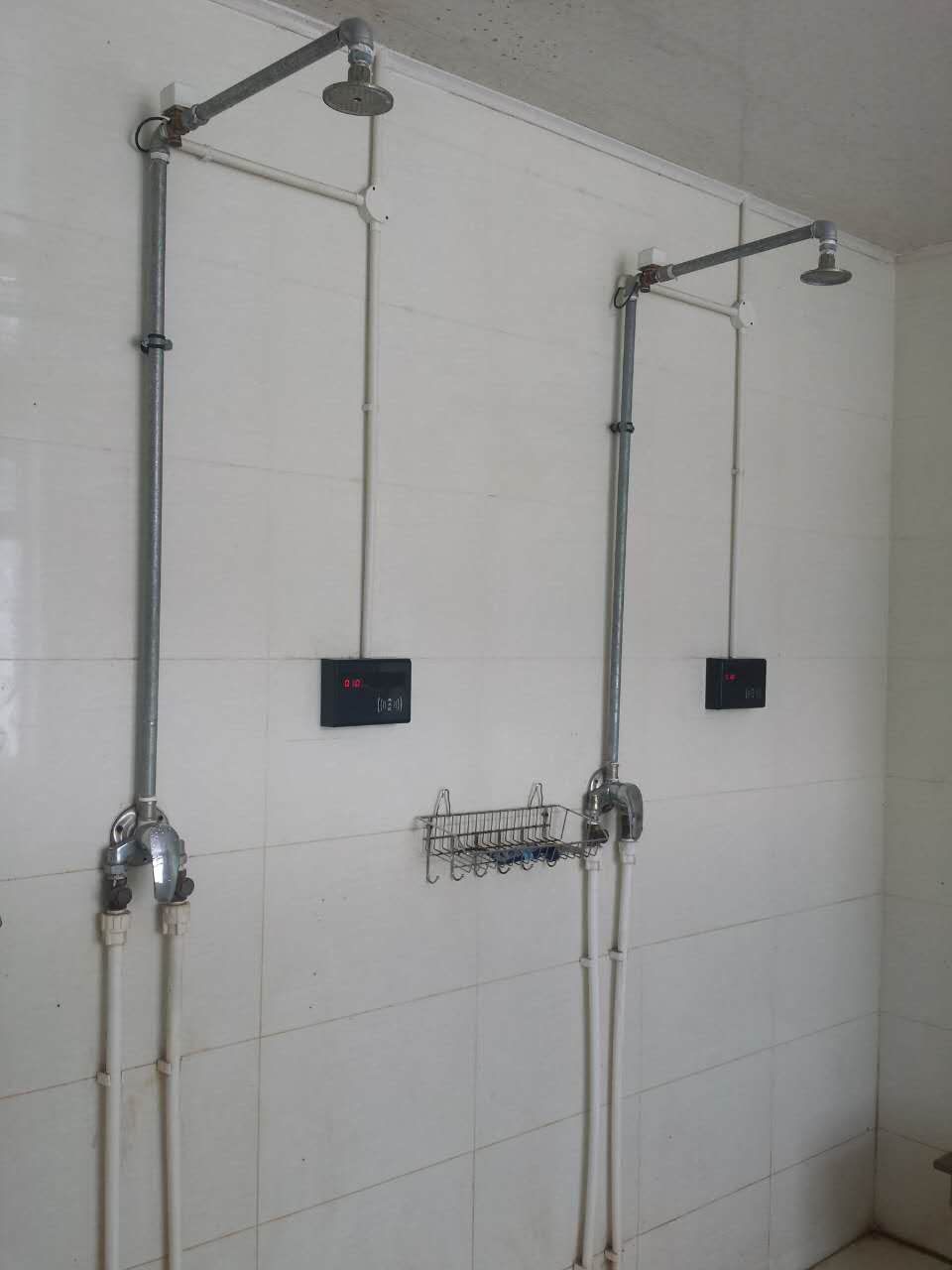 供应太阳能浴室刷卡节水器，澡堂刷卡机