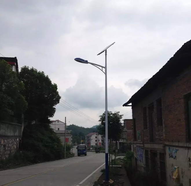 湖南郴州新农村6米30W LED太阳能路灯批发/6-10米太阳路灯价格及配置