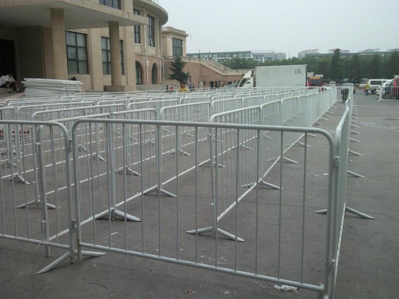 北京铁马围栏护栏栅栏一米线隔离带租赁出售