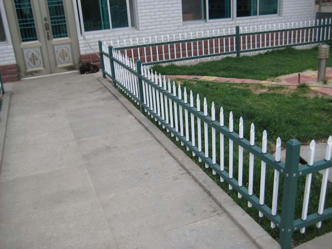 花坛围栏网，锌钢围栏网，焊接组装花园草坪围栏