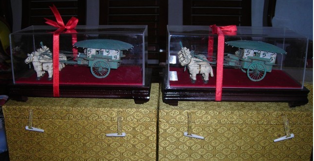 中国特色铜车马纪念品 西安铜车马礼品 铜马车摆件销售
