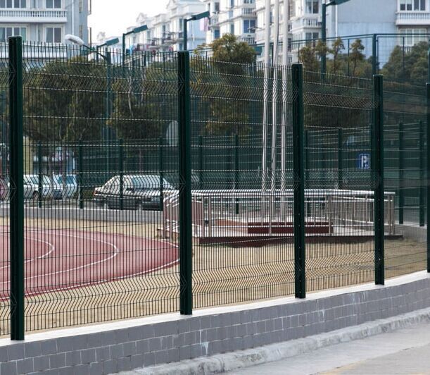 体育场护栏网、校园体育场护栏网、体育场护栏定制