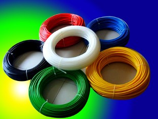 工厂专业生产各种颜色及规格的压力尼龙管