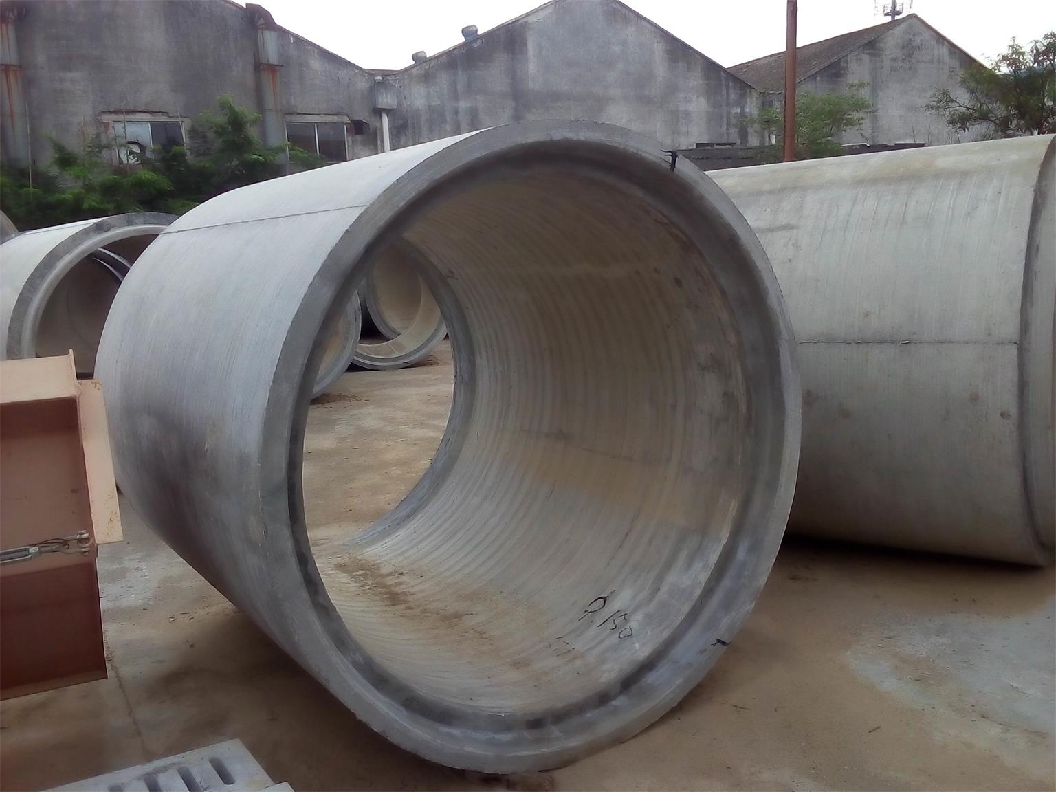**低价供应钢筋混凝土排水管，广州市万通厂家