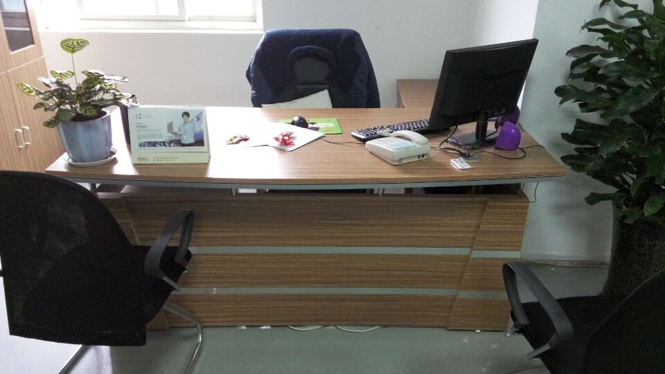 隔断办公桌办公家具　合肥玻璃屏风卡位工位可定制