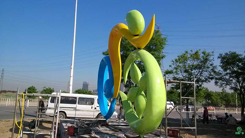 盐城创意玻璃钢雕塑制作就选专业的江苏苏通广告公司 