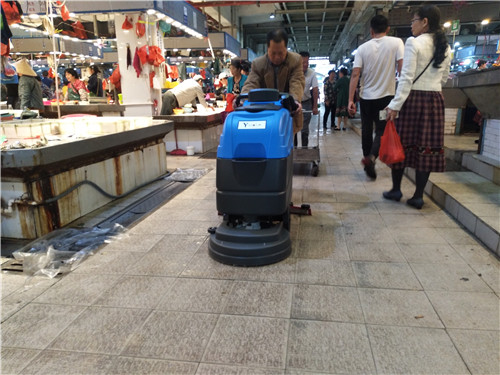 南宁市江南客运站清洗候客厅用哪款小型驾驶式洗地机好