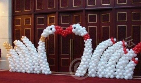 供应婚礼气球装饰：气球装饰签到桌、迎宾气球拱门、气球艺术城堡